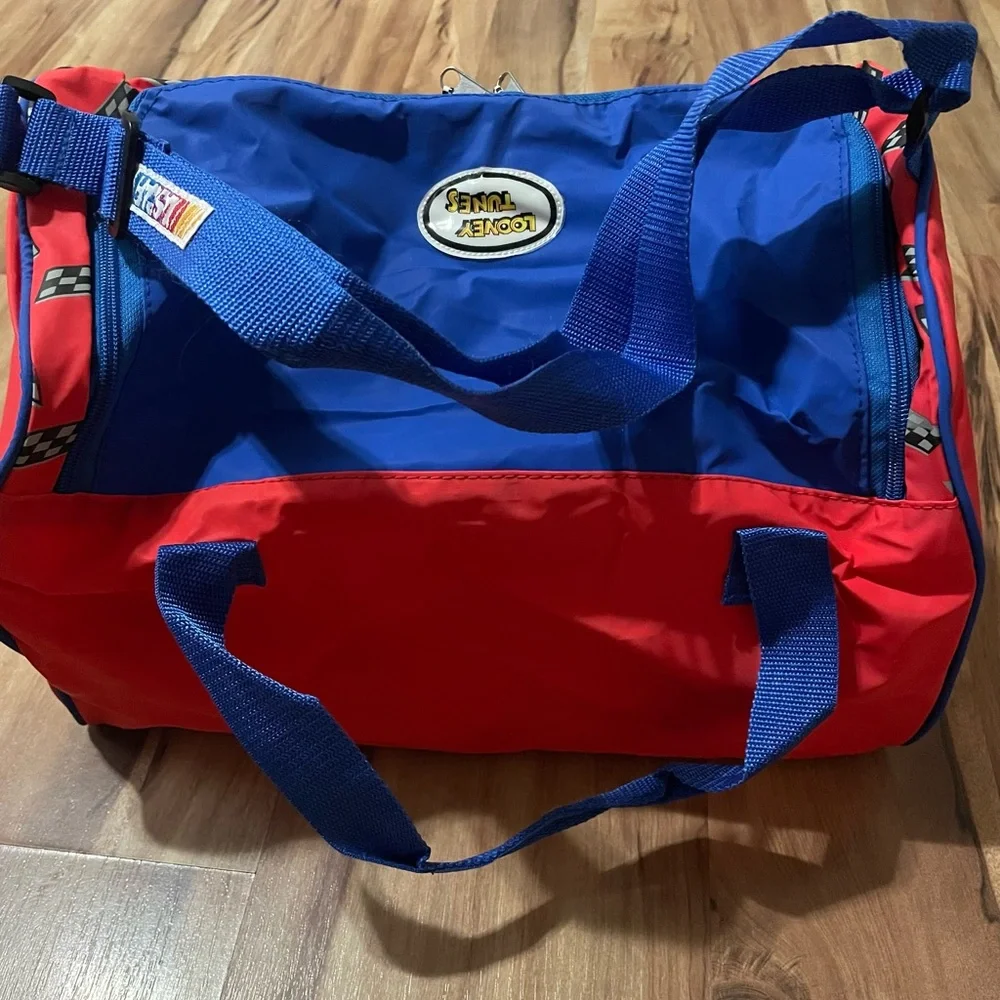 NWT Vintage NASCAR Looney Tunes Taz “Eat My Dust” Duffle Bag 15x10x9 Rare